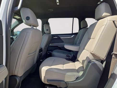 Used 2025 GMC Acadia Elevation w/ Elevation Premium Package FWD image 16