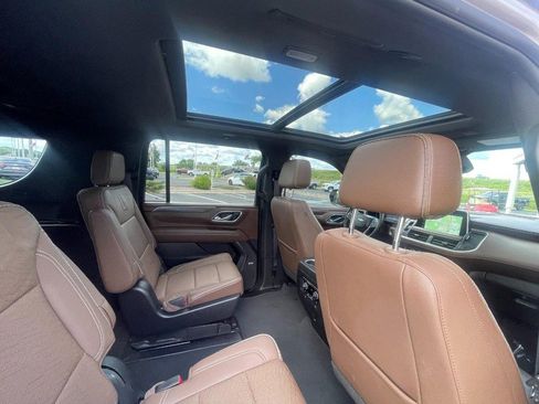 Used 2023 Chevrolet Suburban High Country AWD/4WD image 14
