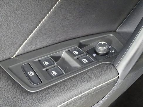 Used 2024 Volkswagen Tiguan SE image 16