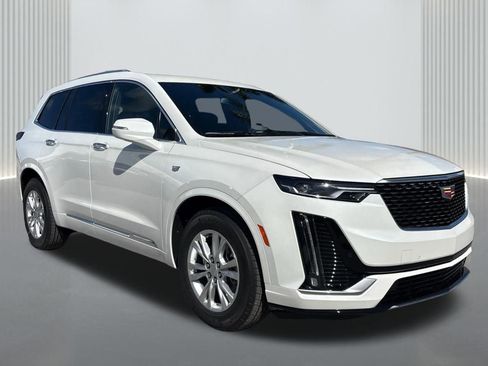 New 2025 Cadillac XT6 Luxury image 3