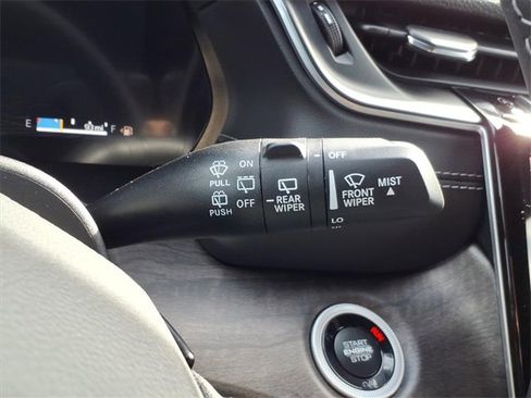 New 2025 Jeep Grand Cherokee L Limited image 30