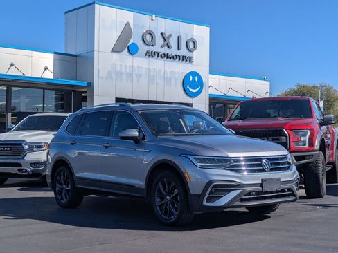 Used 2024 Volkswagen Tiguan SE AWD/4WD image 1