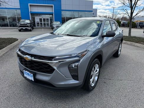 Used 2024 Chevrolet Trax LS image 9