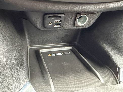 Used 2022 Chevrolet Traverse Premier FWD image 27