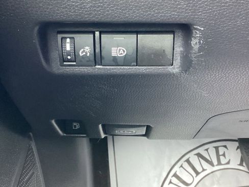 Used 2025 Toyota RAV4 XLE image 16