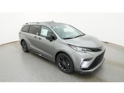 New 2026 Toyota Sienna XSE FWD image 13