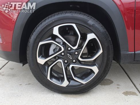 Used 2025 Chevrolet Trax RS w/ Driver Confidence Package FWD image 30