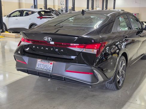 Certified 2025 Hyundai Elantra Sport FWD image 11
