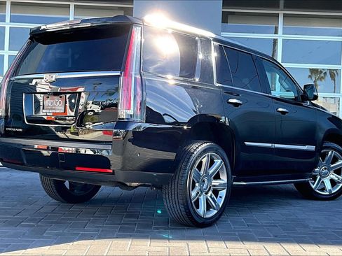 Used 2019 Cadillac Escalade Luxury image 13