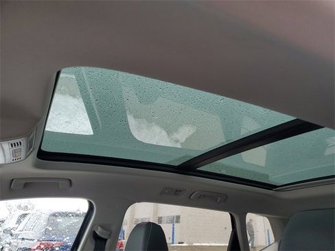 Used 2025 Volkswagen Taos SE image 18