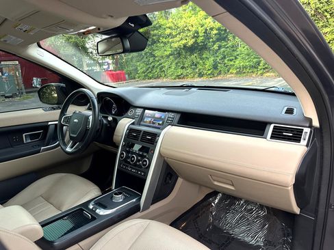 Used 2016 Land Rover Discovery Sport HSE image 17