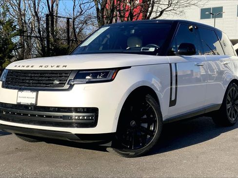 Used 2023 Land Rover Range Rover SE image 1