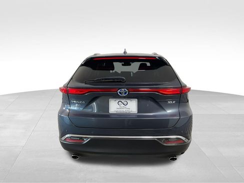 Used 2024 Toyota Venza XLE AWD/4WD image 8