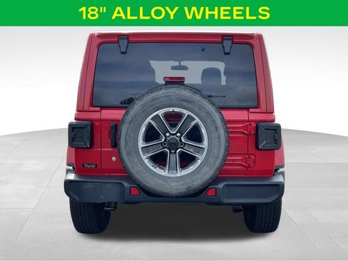 Used 2018 Jeep Wrangler Unlimited Sahara AWD/4WD image 9