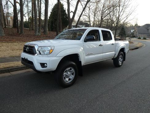 Used 2015 Toyota Tacoma PreRunner w/ SR5 Package image 28