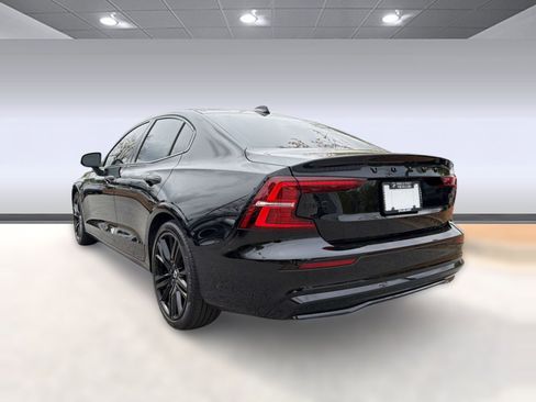 Certified 2023 Volvo S60 B5 Plus AWD/4WD image 3