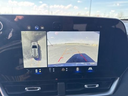 Used 2025 Chevrolet Equinox LT w/ Safety and Technology Package image 12