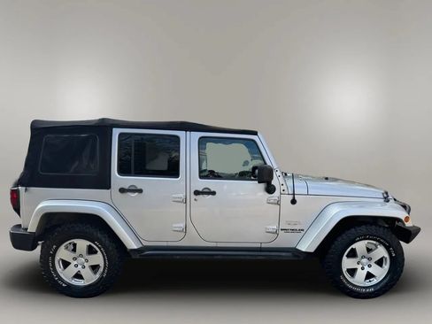 Used 2012 Jeep Wrangler Unlimited Sahara w/ Dual Top Group AWD/4WD image 2