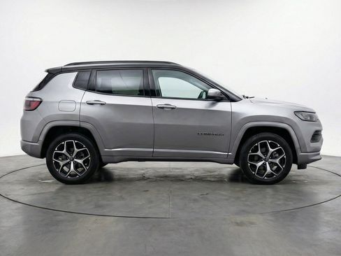 Used 2025 Jeep Compass Limited AWD/4WD image 11