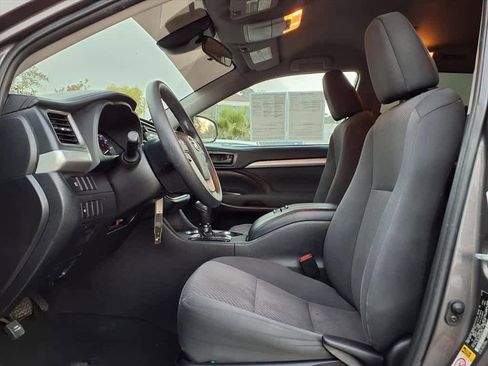 Used 2019 Toyota Highlander LE image 15