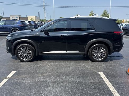 Used 2025 Nissan Pathfinder SL w/ SL Premium Package FWD image 14