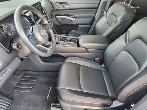 Certified 2025 Nissan Pathfinder SL FWD image 10