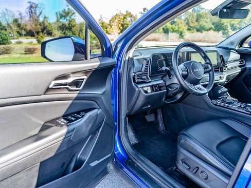 Used 2023 Kia Sportage EX image 17