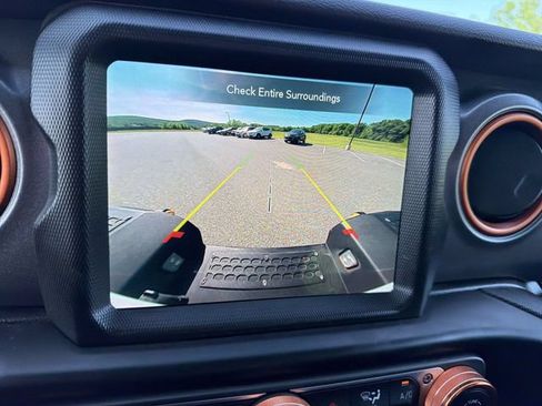 Used 2023 Jeep Gladiator Mojave w/ Cold Weather Group AWD/4WD image 15
