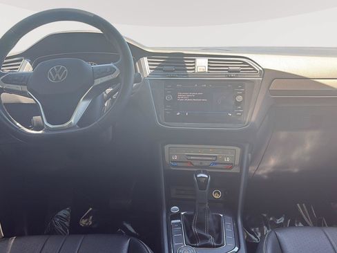 Certified 2023 Volkswagen Tiguan SE w/ Panoramic Sunroof Package AWD/4WD image 15