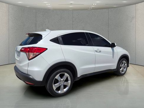 Used 2017 Honda HR-V LX image 4