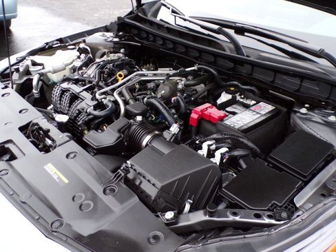 Used 2024 Nissan Altima 2.5 SV FWD image 8