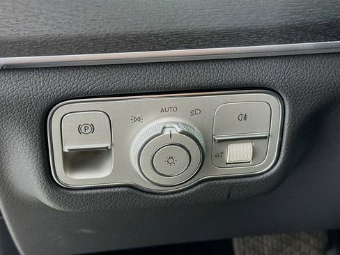 Used 2025 Mercedes-Benz GLS 450 4MATIC image 11