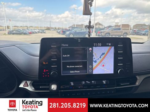 Used 2023 Toyota Sienna Limited image 15