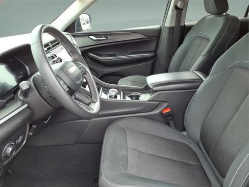 Used 2024 Jeep Grand Cherokee Laredo RWD image 12