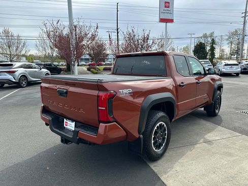 Certified 2025 Toyota Tacoma TRD Off-Road image 5