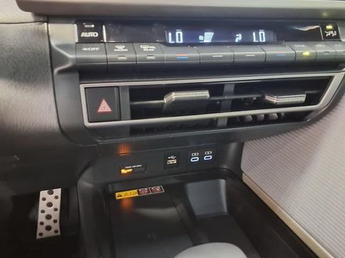 Used 2026 Toyota Camry SE w/ Convenience Package FWD image 11