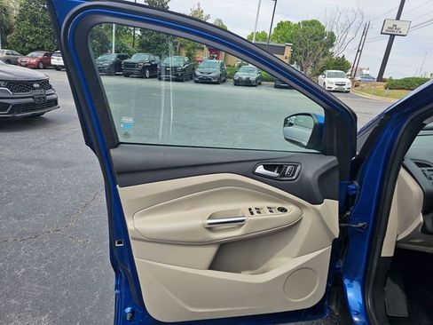Used 2017 Ford Escape SE AWD/4WD image 24