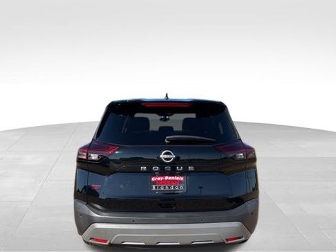 Used 2023 Nissan Rogue S image 3