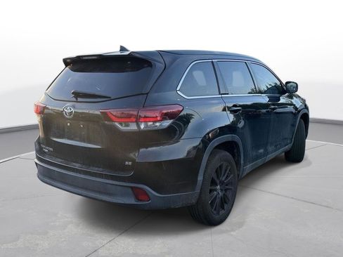 Used 2019 Toyota Highlander SE image 6