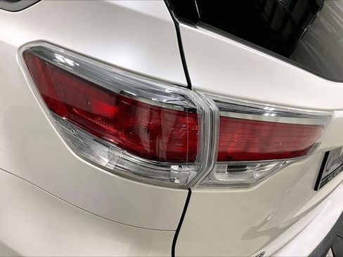 Used 2015 Toyota Highlander Limited image 30