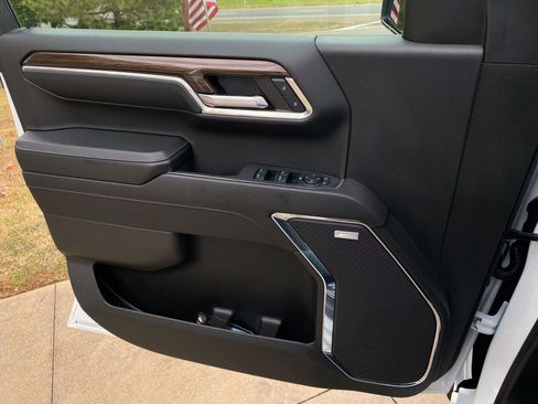 Used 2024 Chevrolet Silverado 1500 LT Trail Boss w/ Convenience Package II image 16