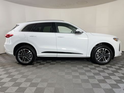Certified 2025 Audi Q5 Premium w/ Convenience Package AWD/4WD image 7