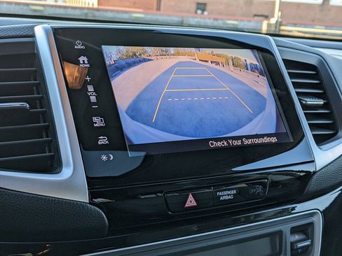 Used 2017 Honda Pilot Touring image 16