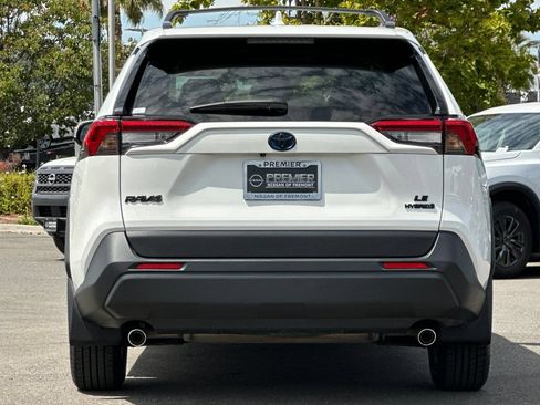 Used 2024 Toyota RAV4 LE AWD/4WD image 5