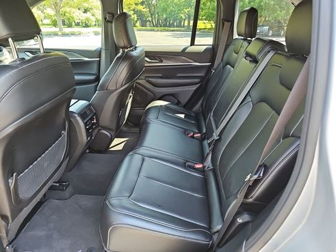 Used 2025 Jeep Grand Cherokee Limited w/ Black Appearance Package AWD/4WD image 17