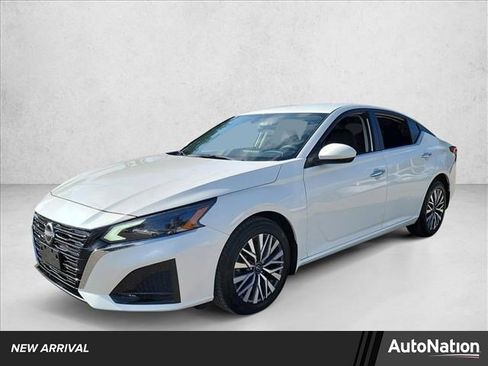 Used 2023 Nissan Altima 2.5 SV image 1