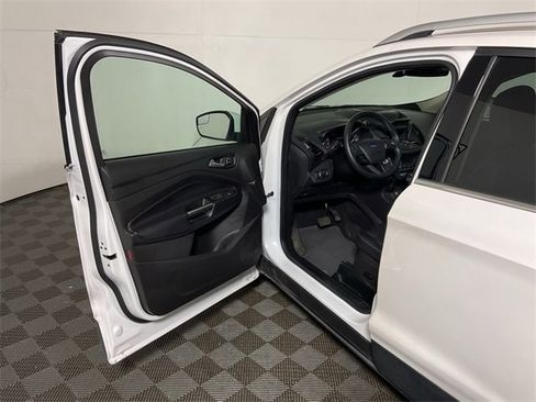 Used 2019 Ford Escape Titanium image 17