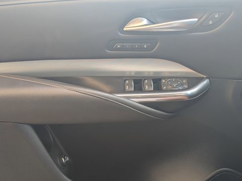 Used 2023 Cadillac XT4 Premium Luxury FWD image 16