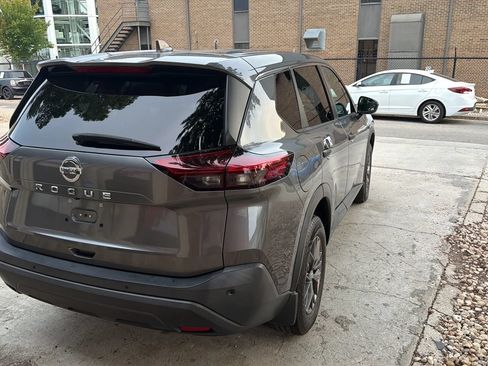 Used 2021 Nissan Rogue S FWD image 5