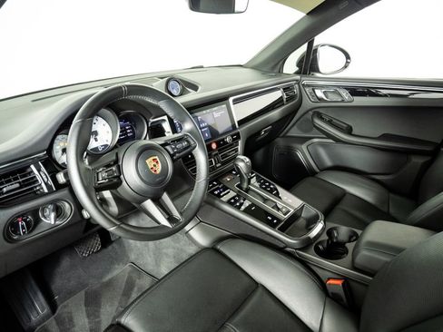 Certified 2024 Porsche Macan AWD/4WD image 4
